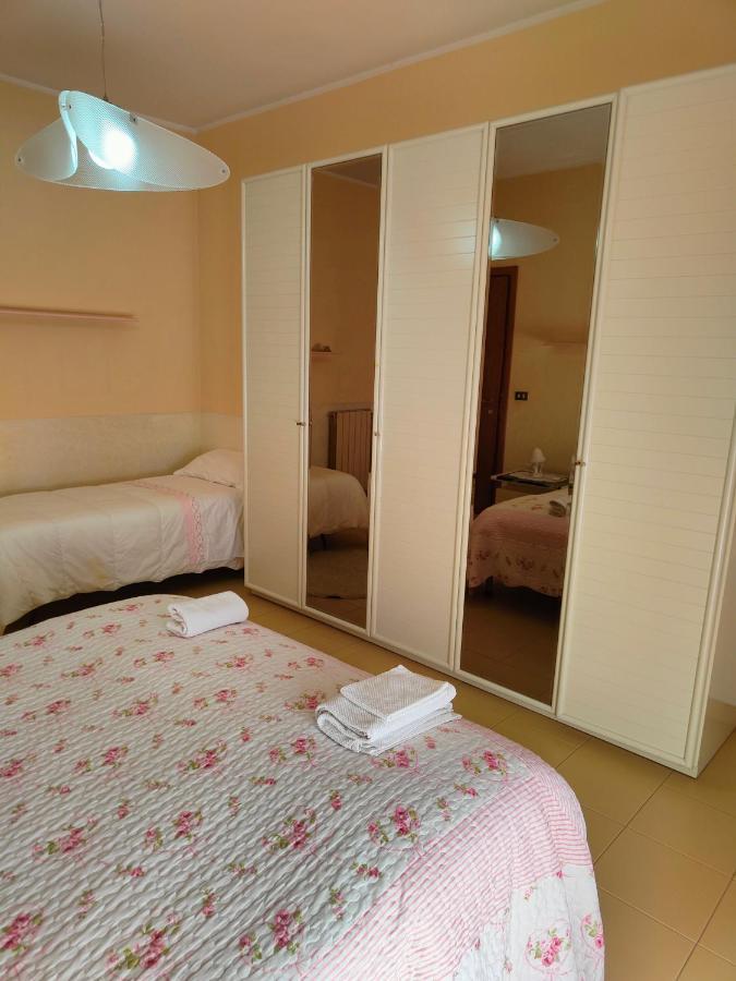 Appartamento In Villa Virginia Fino A 10 Ospiti มอนดราโกเน ภายนอก รูปภาพ