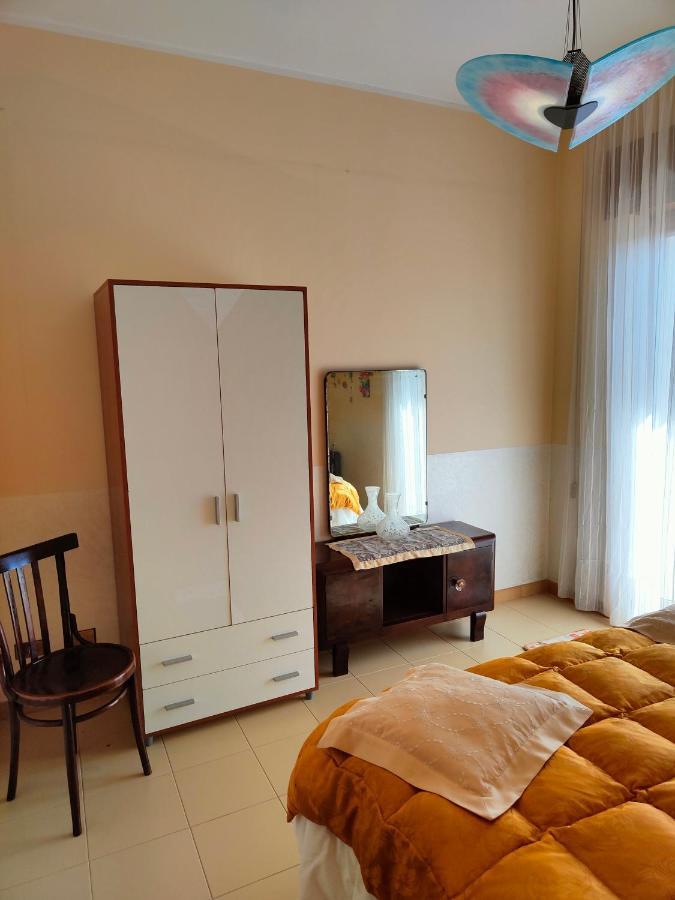 Appartamento In Villa Virginia Fino A 10 Ospiti มอนดราโกเน ภายนอก รูปภาพ