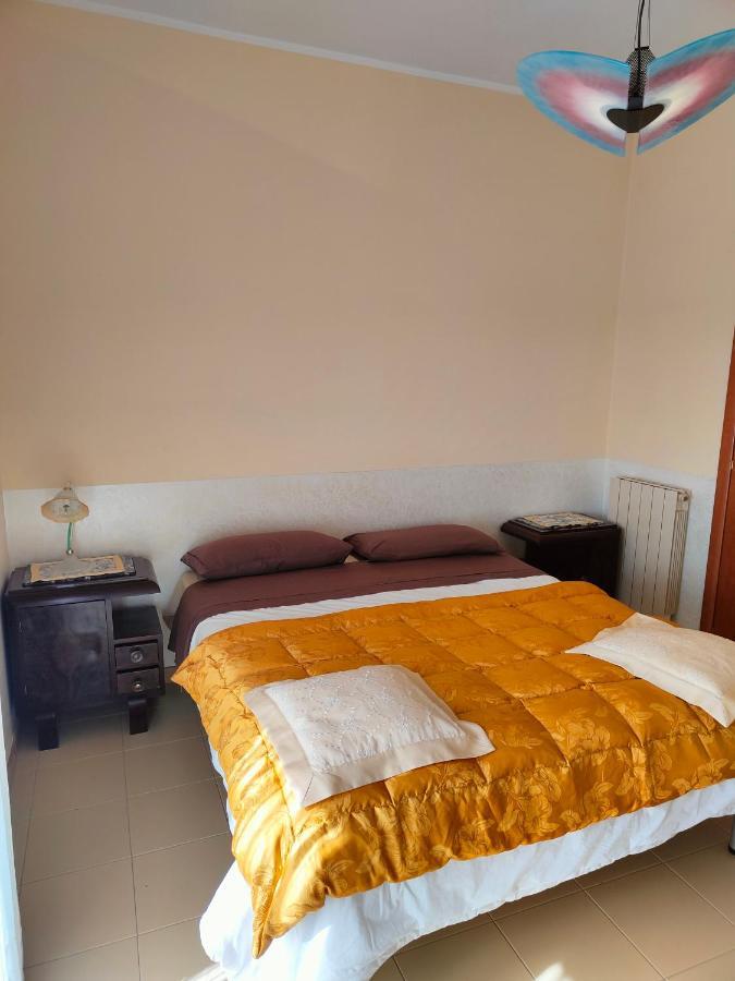 Appartamento In Villa Virginia Fino A 10 Ospiti มอนดราโกเน ภายนอก รูปภาพ
