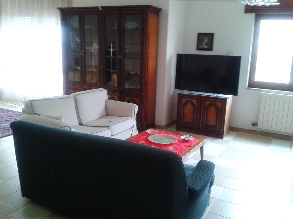 Appartamento In Villa Virginia Fino A 10 Ospiti มอนดราโกเน ห้อง รูปภาพ