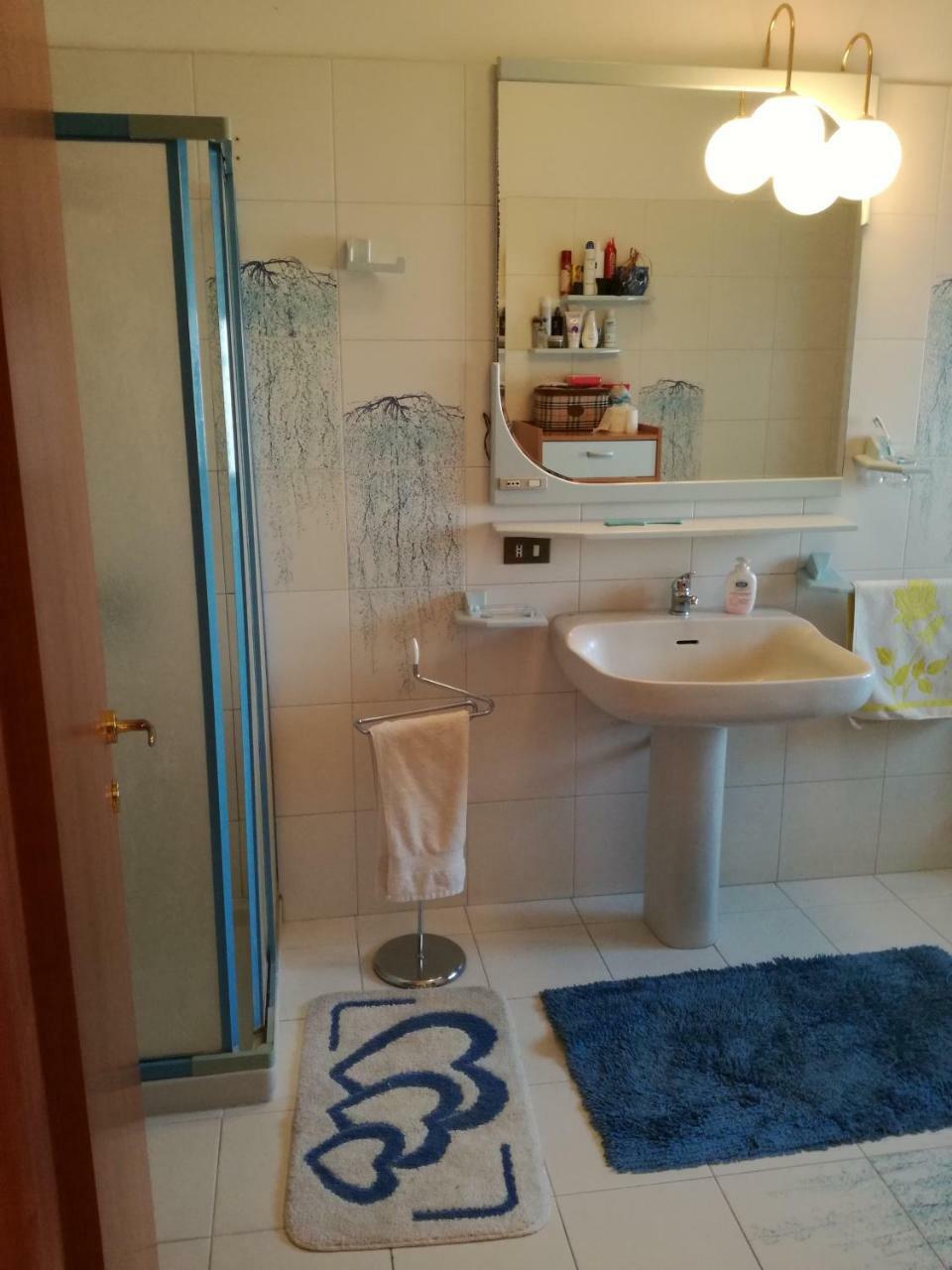 Appartamento In Villa Virginia Fino A 10 Ospiti มอนดราโกเน ภายนอก รูปภาพ